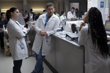 NEW AMSTERDAM -- "Anima Sola" Episode 112 -- Pictured: (l-r) Janet Montgomery as Dr. Lauren Bloom, Ryan Eggold as Dr. Max Goodwin, Freema Agyeman as Dr. Helen Sharpe -- (Photo by: Francisco Roman/NBC)