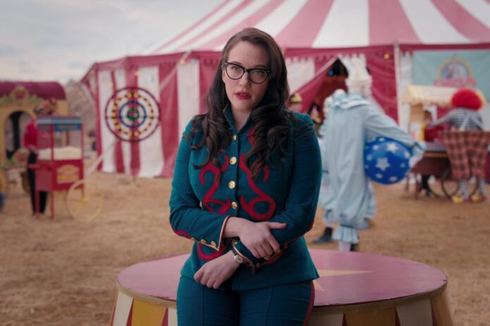 wandavision elizabeth olsen breaking the fourth wall