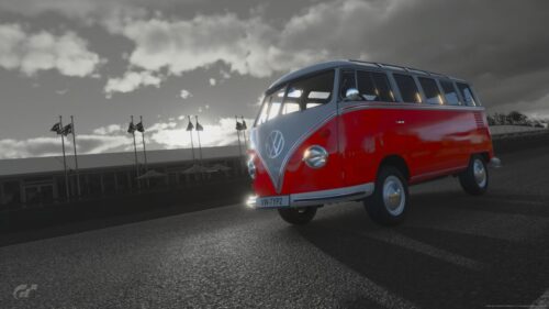 Nova atualização de Gran Turismo 7 tem até uma minivan