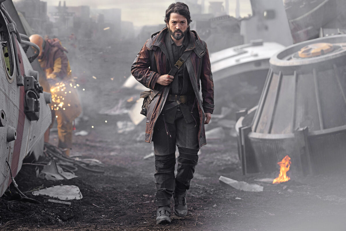 andor Cassian Andor (Diego Luna) in Lucasfilm's ANDOR, exclusively on Disney+. ©2022 Lucasfilm Ltd. & TM. All Rights Reserved.